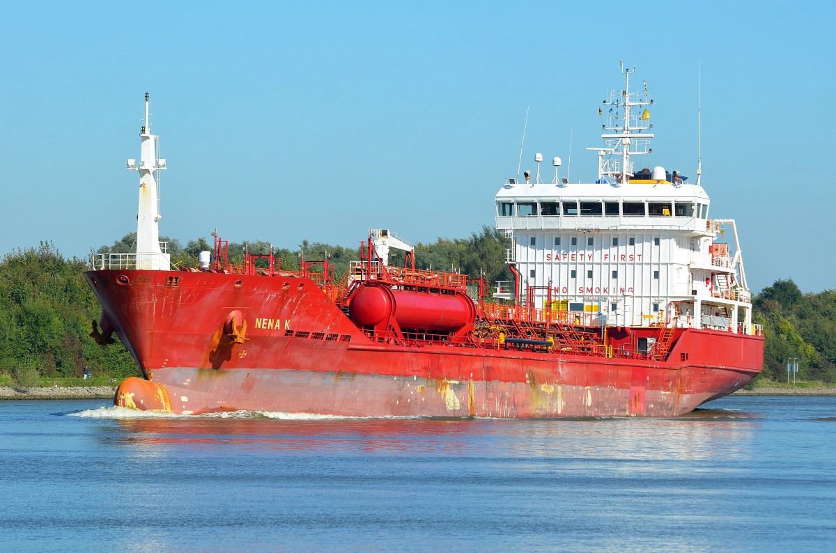 Die Nena K IMO-Nummer:9479668 Flagge:Malta Lnge:109.0m Breite:16.0m Baujahr:2009 Bauwerft:Desan Tersanesi,Istanbul Trkei im Nord-Ostsee-Kanal bei Fischerhtte am 03.10.13