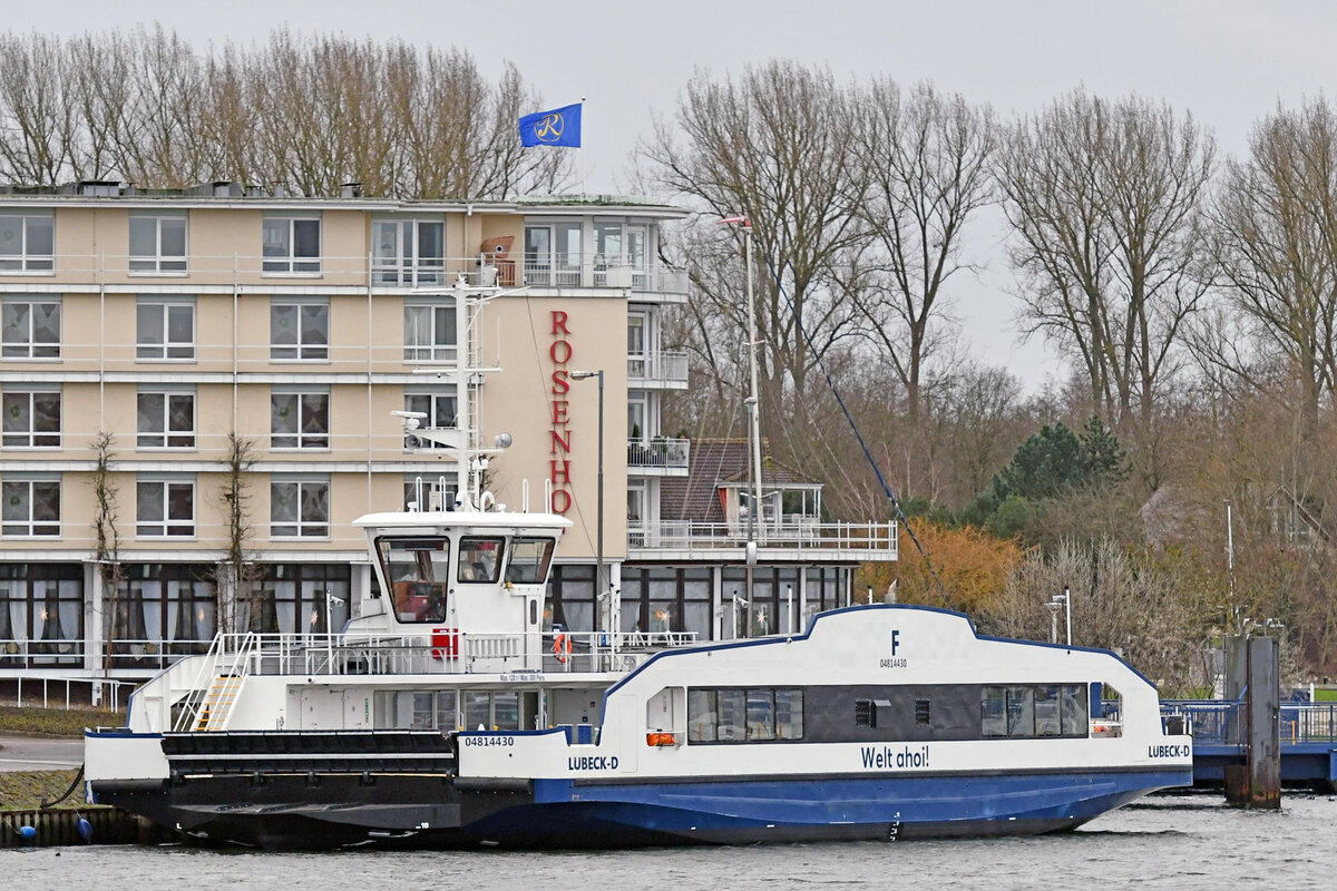 Die neue Priwall-Fähre WELT AHOI! (ENI: 4814430) am 23.12.2023 in Lübeck-Travemünde