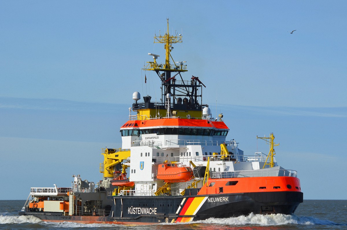 Die Neuwerk IMO-Nummer:9143984 Flagge:Deutschland Länge:79.0m Breite:18.0m Baujahr:1998 Bauwerft:Volkswerft Stralsund GmbH,Stralsund Deutschland vor der Alten Liebe Cuxhaven am 05.04.15