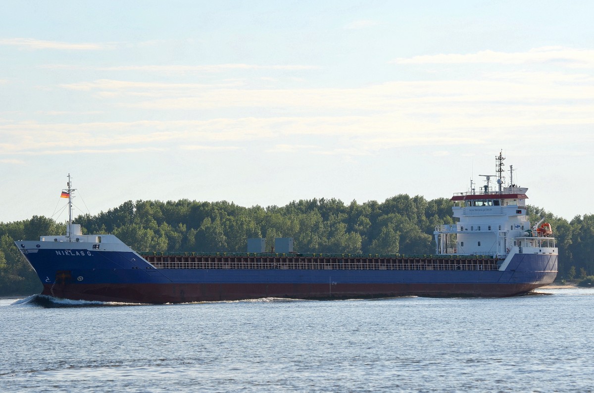 Die Niklas G. IMO-Nummer:9534303 Flagge:Antigua und Barbuda Lnge:114.0m Breite:14.0m Baujahr:2011 Bauwerft:Jiangsu Yangzi Changbo Shipbuilding,Jingjiang China aufgenommen am 11.08.13 vor Schulau Wedel. 