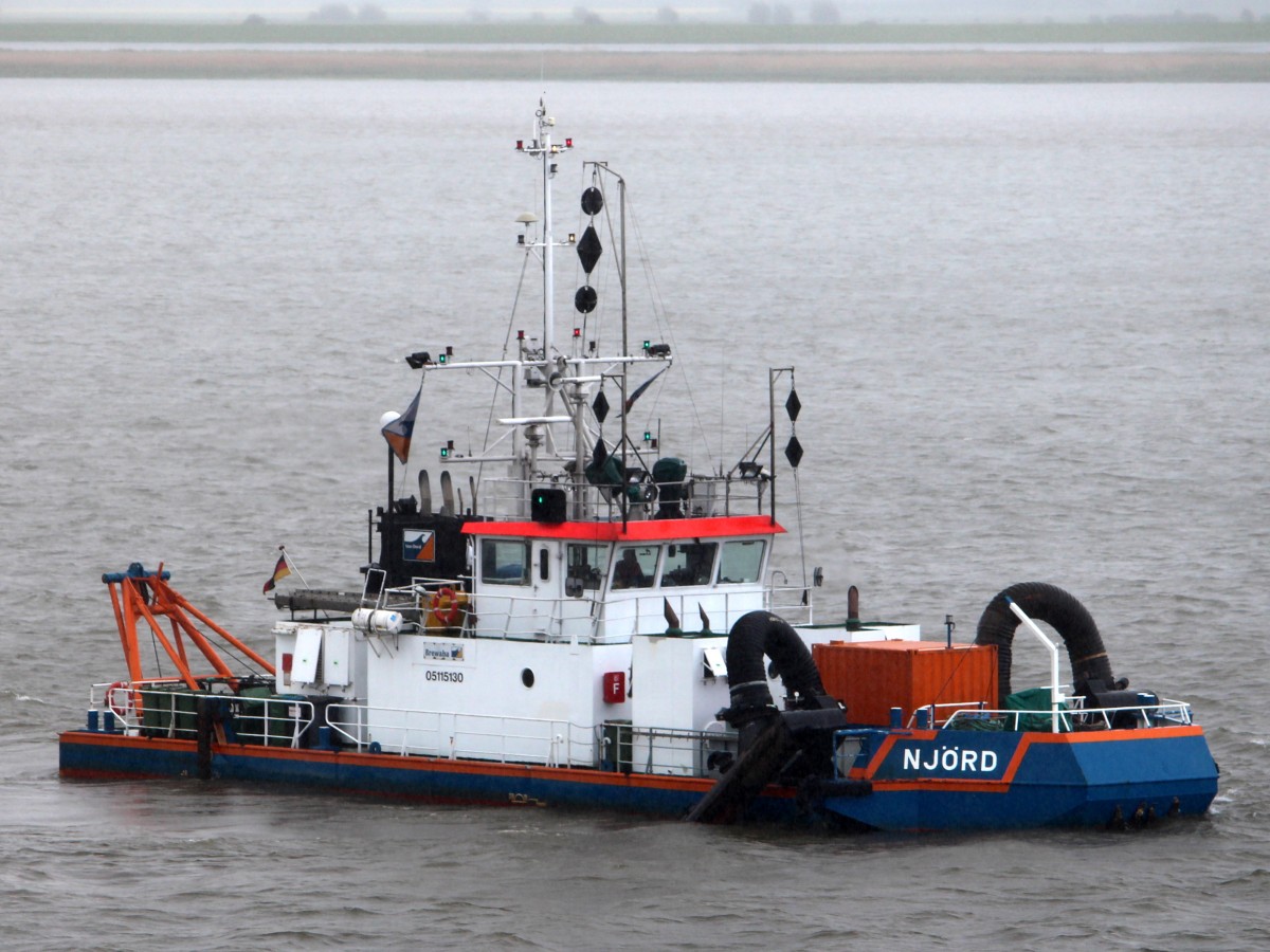 Die Njörd am 23.05.2013 auf der Elbe. Sie ist 35m lang und 12m breit.