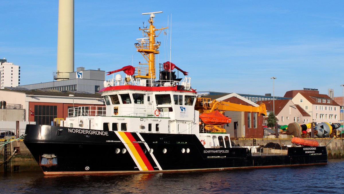 Die Nordergrüne am 30.12.2013 im Hafen von Bremerhaven.