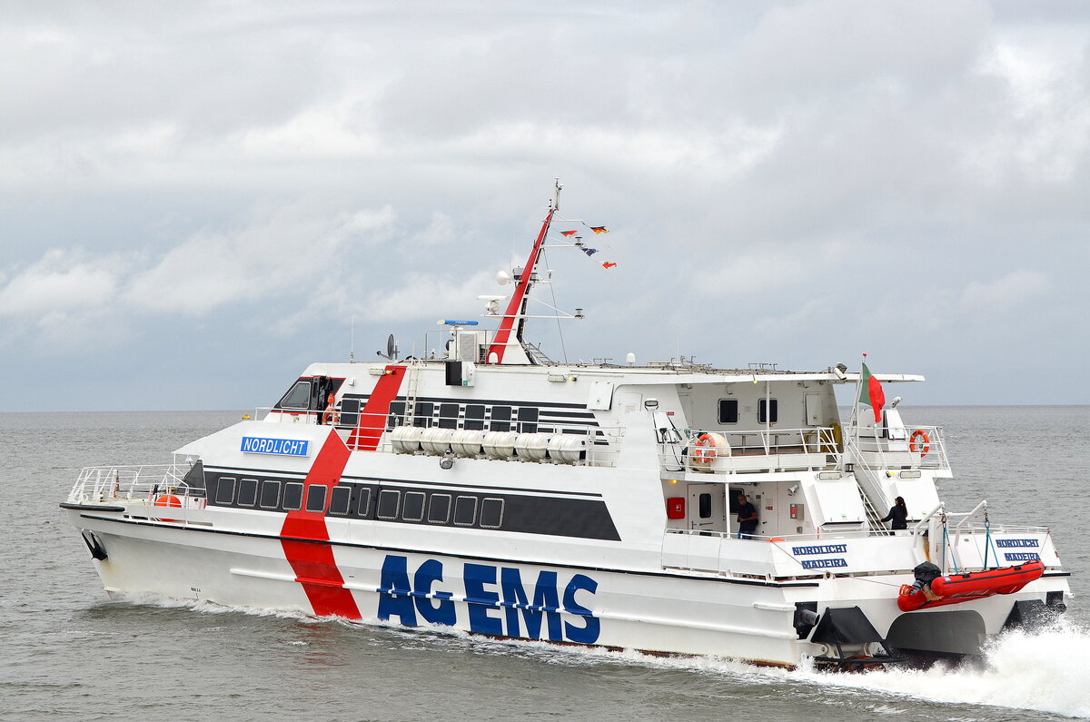 Die NORDLICHT IMO-Nummer:8816015 Flagge:Portugal Länge:39.0m Breite:10.0m Baujahr:1989 Bauwerft:Kvaerner Fjellstrand,Omarstrand Norwegen von der Alten Liebe Cuxhaven aufgenommen am 10.07.25