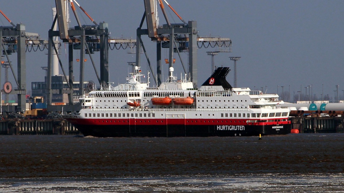 Die Nordnorge am 12.02.2013 auf der Weser vor Bremerhaven auf dem Wege nach Norwegen.