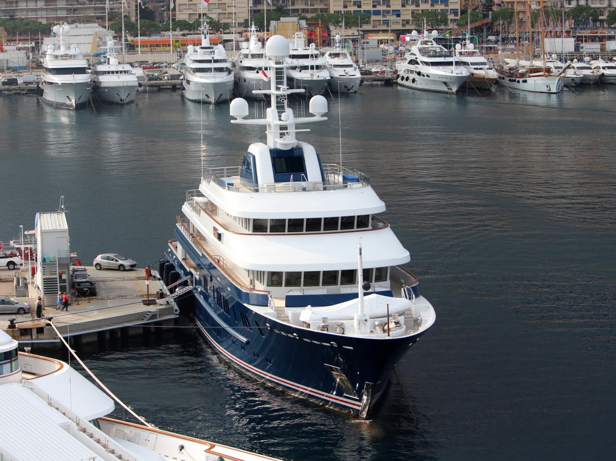 Die Northern Star am 28.10.2012 im Hafen von Monte Carlo. Sie ist 75m lang und 12m breit.