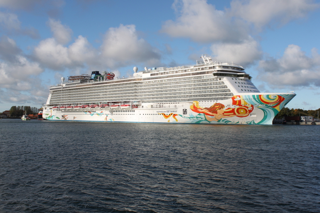 Die Norwegian Getaway der US-amerikanischen Reederei Norwegian Cruise Line lag am 08.10.2017 zum Letzten Mal fr die Kreuzfahrt-Saison 2017 in Warnemnde.