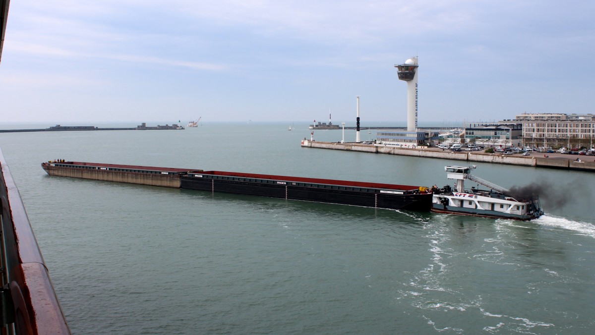 Die Obstine am 21.04.2014 im Hafen von Le Havre. Sie hat eine länge von 170m.