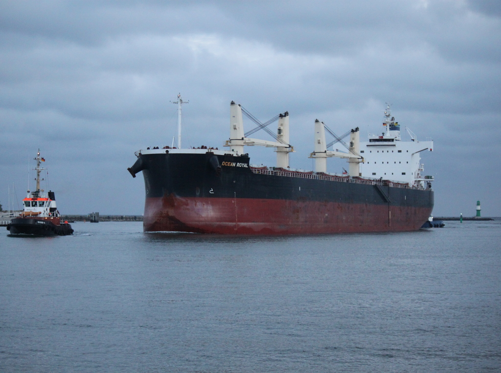 Die Ocean Royal beim Einlaufen in Warnemnde Ziel war der Rostocker lhafen.16.05.2015