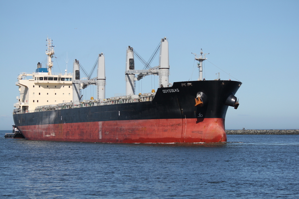 Die Odysseas auf dem Weg von Belfast nach Rostock-Überseehafen beim Einlaufen am Nachmittag des 06.04.2018 in Warnemünde. 