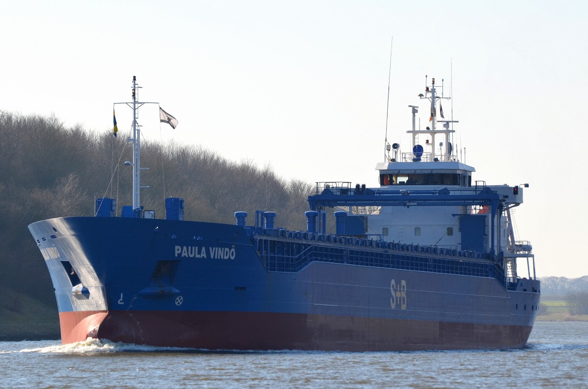 Die Paula Vindö IMO-Nummer:9436783 Flagge:Antigua und Barbuda Länge:107.0m Breite:16.0m Baujahr:2013 Bauwerft:Bodewes Shipyard,Hoogezand Niederlande passiert Sehestedt im Nord-Ostsee-Kanal am 08.03.15