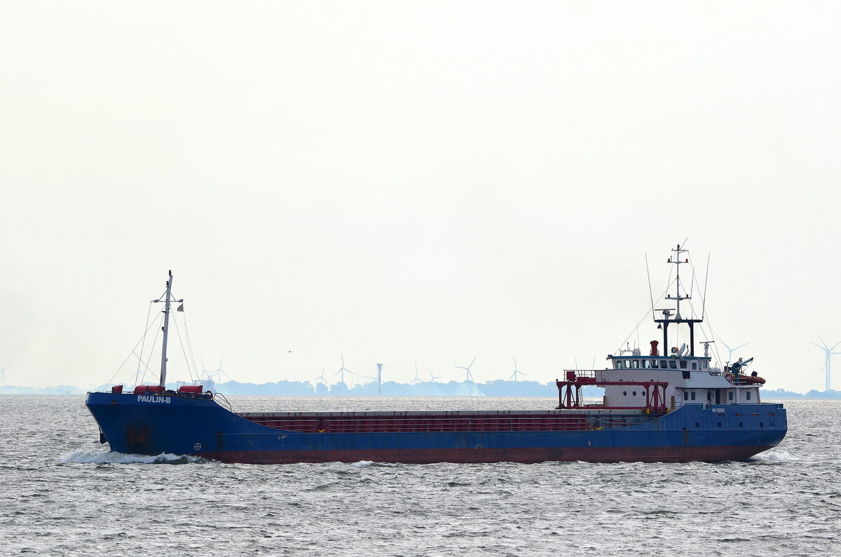 Die PAULIN-B IMO-Nummer:9120102 Flagge:Deutschland Länge:85.0m Breite:11.0m Baujahr:1995 Bauwerft:Scheepswerf Peters,Kampen Niederlande vor Cuxhaven am 23.08.22