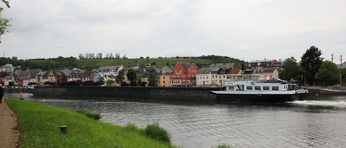 Die PECUNIA passiert Wasserbillig/Luxemburg. Das Foto entstand am 07.06.2012