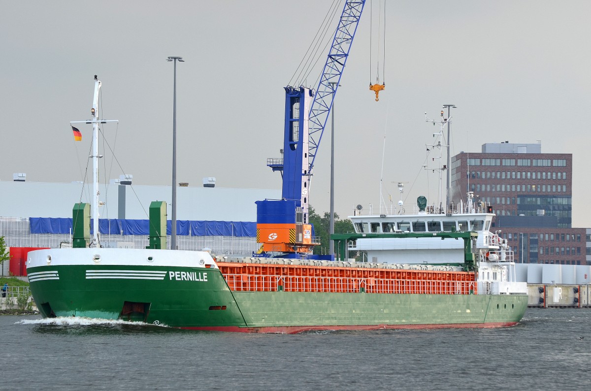 Die Pernille IMO-Nummer:9434163 Flagge:Zypern Länge:82.0m Breite:12.0m Baujahr:2009 Bauwerft:Bodewes Shipyard,Hoogezand Niederlande bei Rendsburg im Nord-Ostsee-Kanal aufgenommen am 19.05.14 