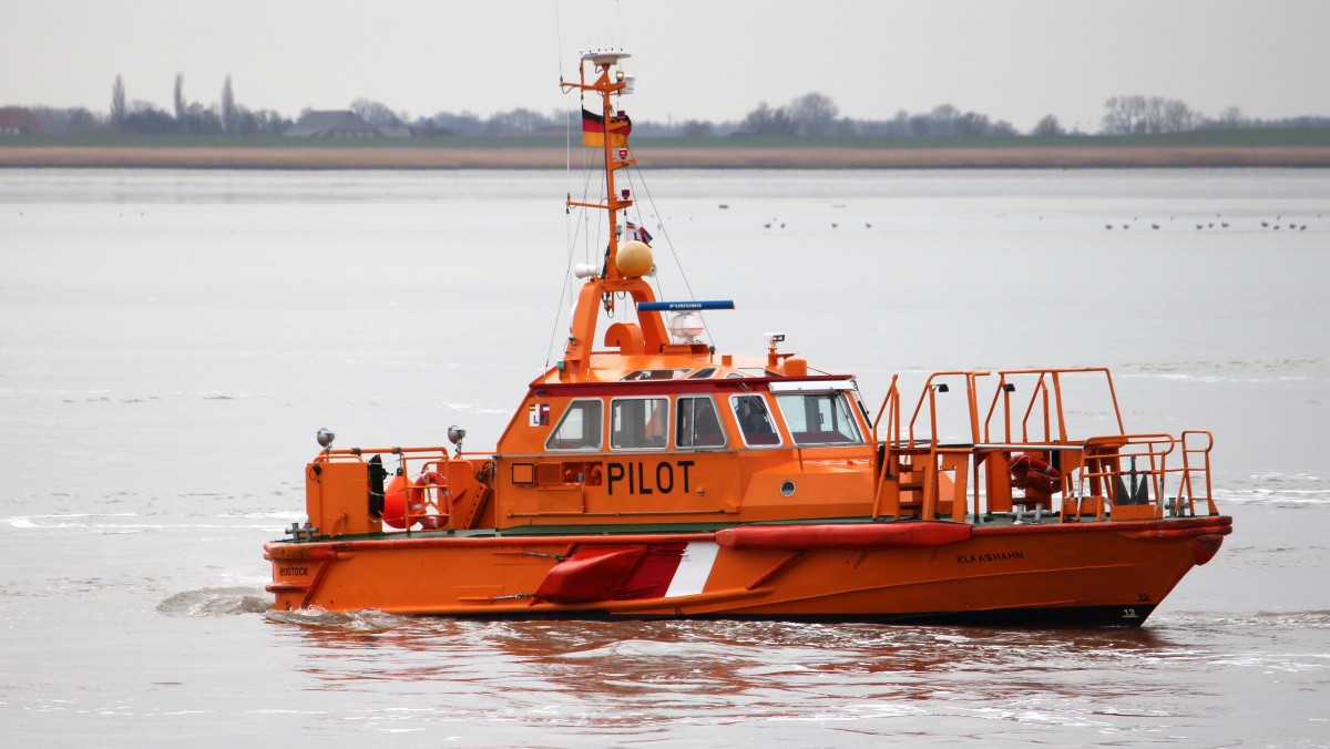 Die Pilot Klaashahn am 10.02.2014 vor der Nordschleuse in Bremerhaven