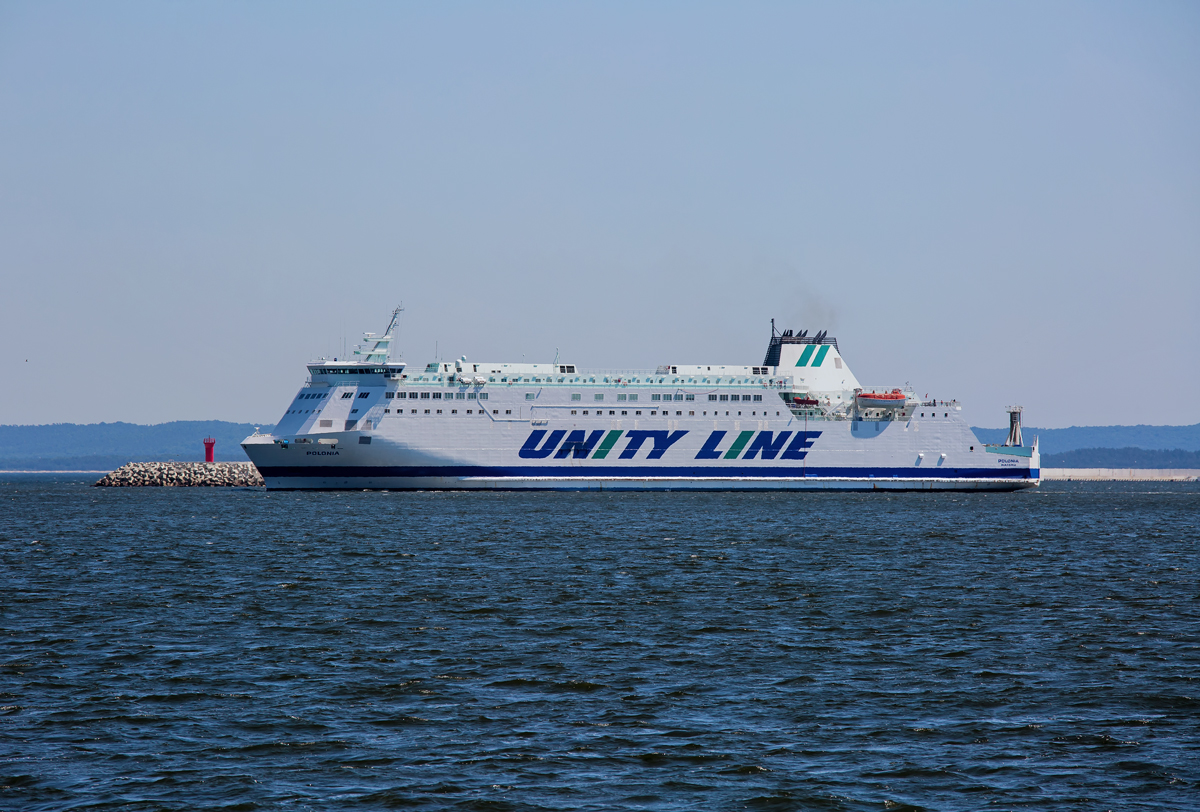 Die Polonia der UNITY LINE auf Höhe der Swinemünder Ostmole. - 03.07.2015