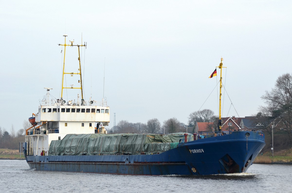 Die Porhov IMO-Nummer:7612474 Flagge:Russland Länge:95.0m Breite:13.0m Baujahr:1979 aufgenommen am 18.01.14 im Nord-Ostsee-Kanal am Ships Welcome Point bei Rendsburg.