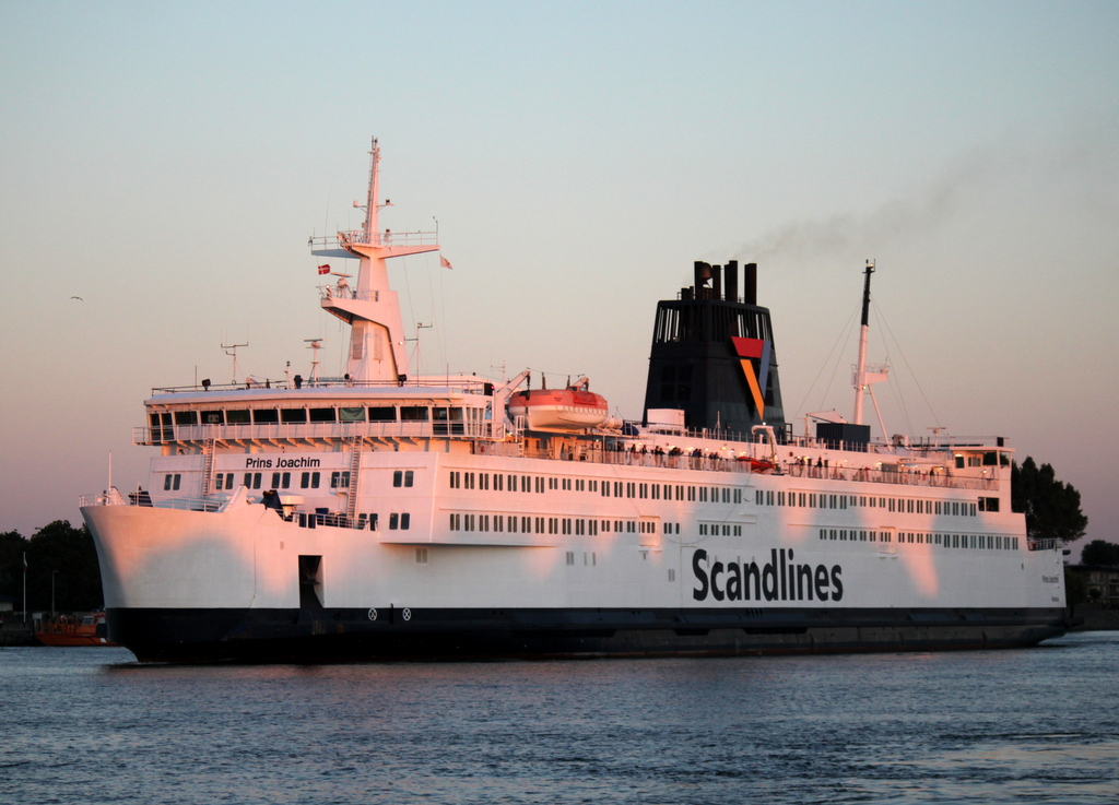 Die Prinz Joachim auf dem Weg von Rostock-Seehafen nach Gedser beim auslaufen in Warnemnde24.08.2013 