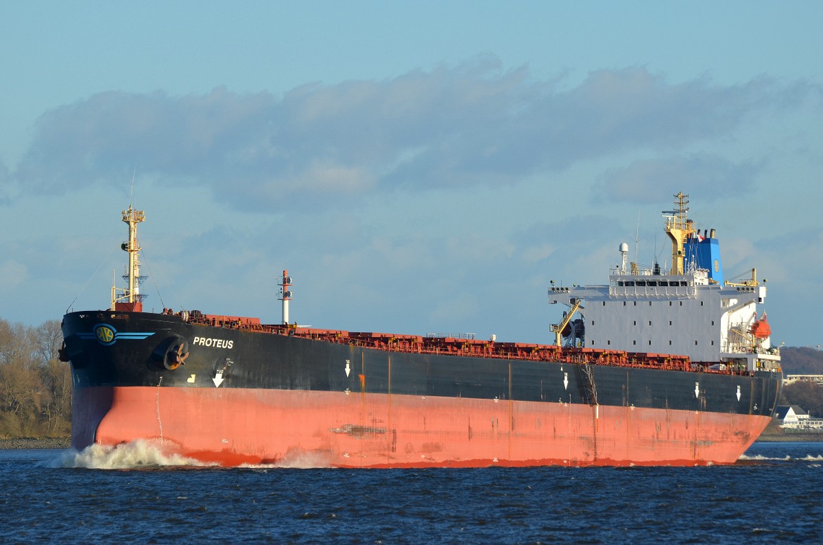 Die Proteus IMO-Nummer:9174634 Flagge:Marshallinseln Lnge:225.0m Breite:32.0m Baujahr:1999 auslaufend aus Hamburg bei Lhe am 24.11.13