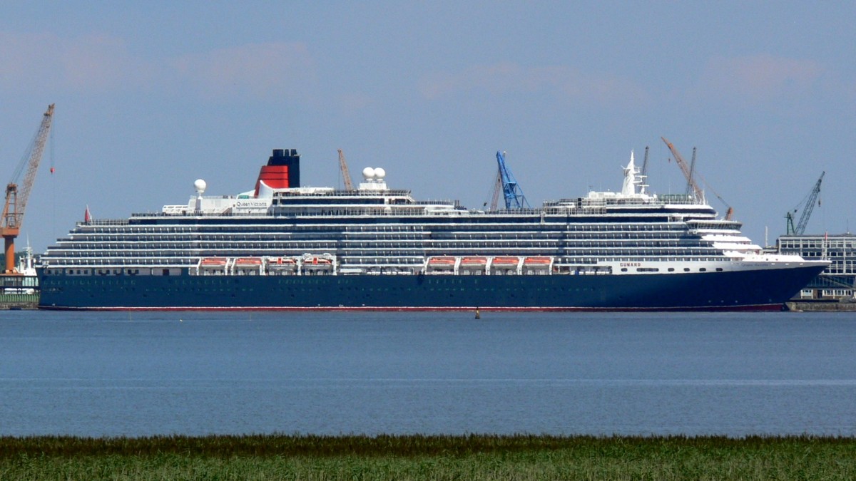 Die Queen Victoria am 05.08.2009 vor Bremerhaven.