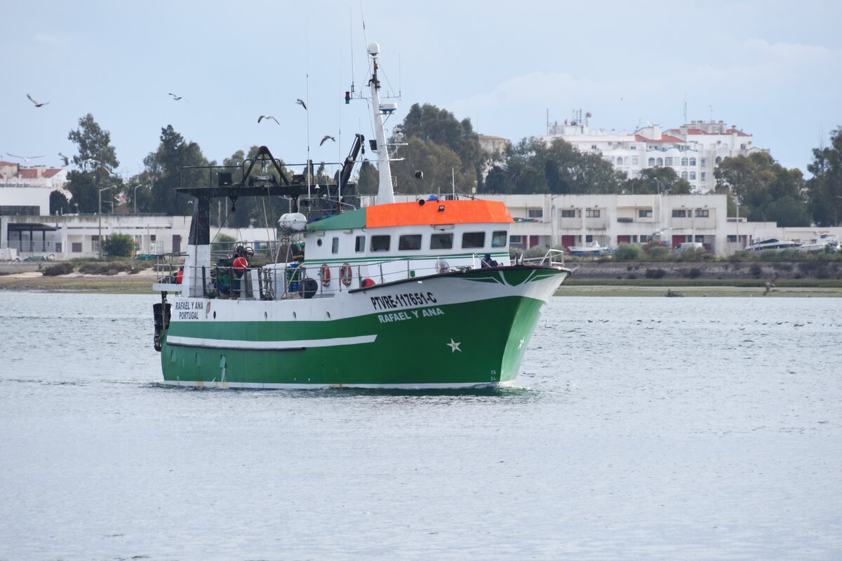 die RAFAEL Y ANA unter portugiesischer Flagge legt in Kürze in Ayamonte an (Ayamonte/Spanien, 14.03.2022)