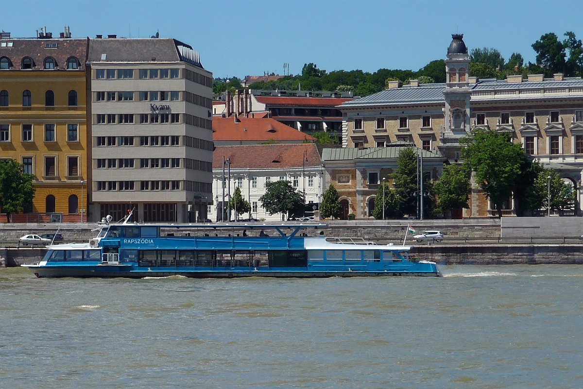 Die  Rapszodia  auf der Donau in Budapest, 18.6.2016