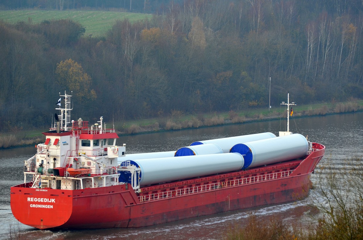 Die Reggedijk IMO-Nummer:9515034 Flagge:Niederlande Länge:90.0m Breite:14.0m Baujahr:2011 Bauwerft:Chowgule&Company,Loutulim Indien bei Grünental im Nord-Ostsee-Kanal am 23.11.14