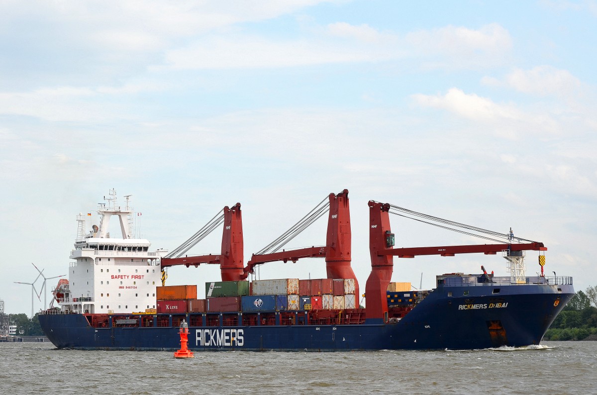 Die Rickmers Dubai ex Baltic Winter IMO-Nummer:9467134 Flagge:Liberia Länge:166.0m Breite:23.0m Baujahr:2011 Bauwerft:Qingshan Shipyard,Wuhan China auslaufend aus Hamburg Bei Teufelsbrück am 10.08.14