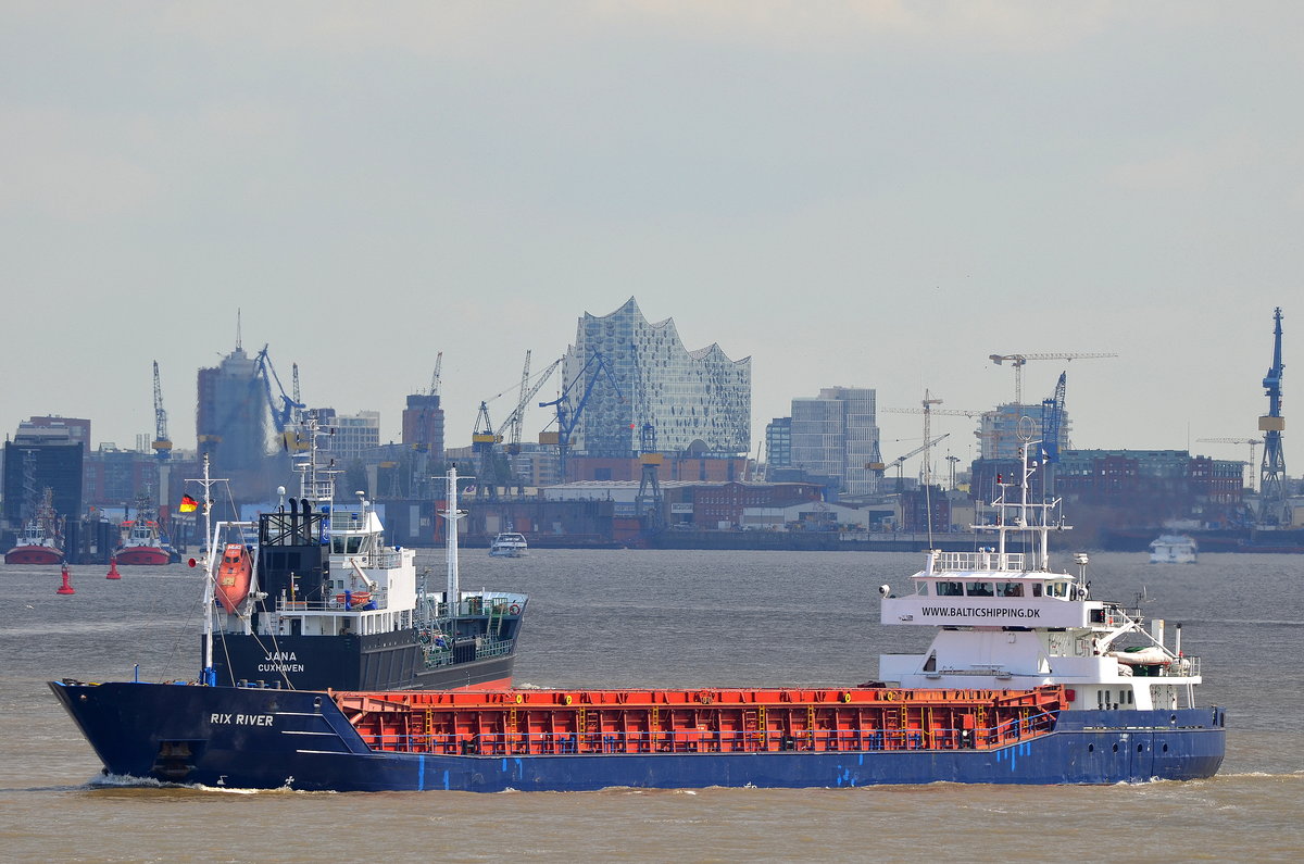 Die Rix River IMO-Nummer:9065948 Flagge:Zypern Länge:88.0m Breite:13.0m Baujahr:1993 Bauwerft:Slovenske Lodenice,Komarno Slowakei auslaufend aus Hamburg am 21.08.19 vom Rüschpark Finkenwerder aufgenommen.