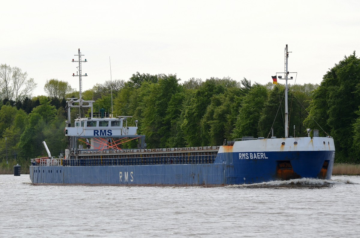 Die RMS Baerl IMO-Nummer:9194311 Flagge:Antigua und Barbuda Länge:99.0m Breite:12.0m Baujahr:1999 Bauwerft:Schiffswerft Schlömer,Leer Deutschland passiert die Weiche Fischerhütte im Nord-Ostsee-Kanal am 01.05.14