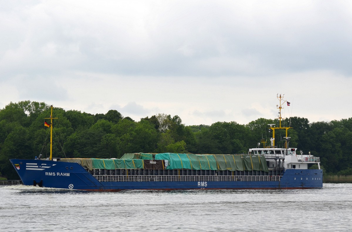 Die RMS Rahm IMO-Nummer:9117973 Flagge:Antigua und Barbuda Länge:82.0m Breite:11.0m Baujahr:1995 Bauwerft:Scheepswerf Bijlsma,Wartena Niederlande passiert Rade am Nord-Ostsee-Kanal am 01.06.14