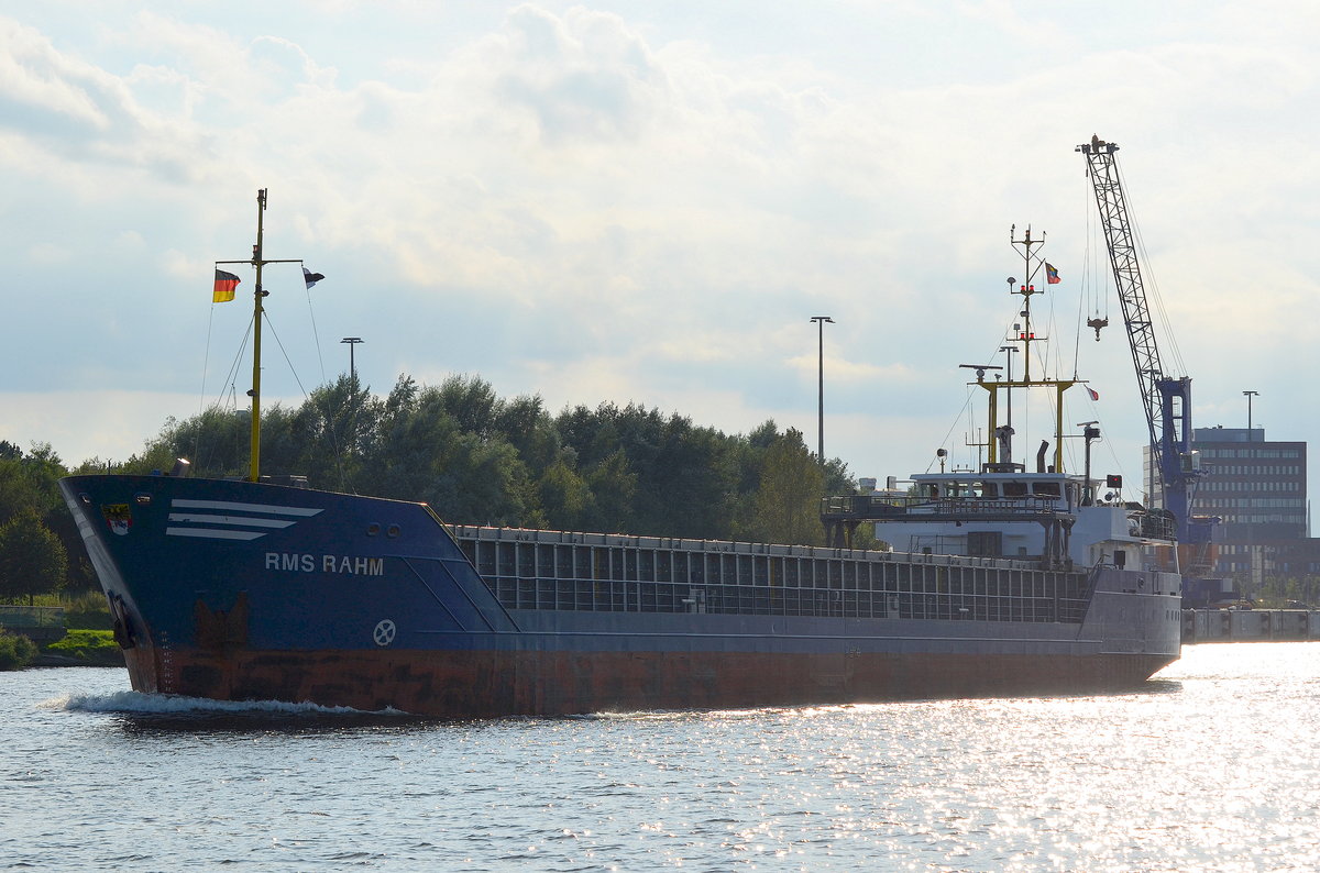 Die RMS Rahm IMO-Nummer:9117973 Flagge:Antigua und Barbuda Länge:82.0m Breite:11.0m Baujahr:1995 Bauwerft:Scheepswerf Bijlsma,Wartena Niederlande bei Rendsburg im Nord-Ostsee-Kanal aufgenommen am 21.09.16