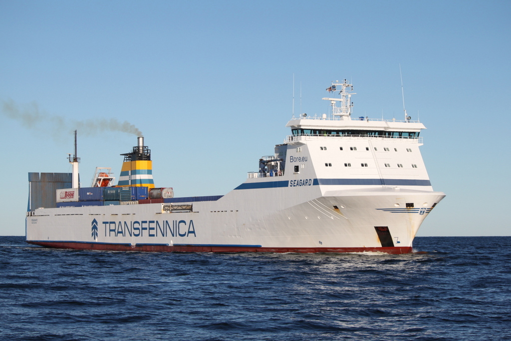 Die Ro-Ro Cargo Fähre Seagard der finnischen Reederei Transfennica auf ihrem Seeweg von Kotka nach Lübeck via Rostock-Überseehafen beim einlaufen in Warnemünde.07.01.2018