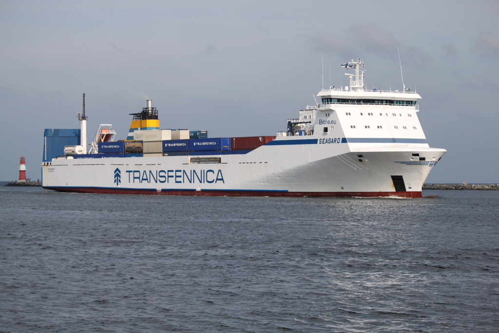 Die Ro-Ro Cargo Fhre Seagard der finnischen Reederei Transfennica auf ihrem Seeweg von Kotka nach Lbeck via Rostock-berseehafen beim einlaufen in Warnemnde.24.09.2017 ihre eigentliche Route ist Lbeck-Klaipėda 