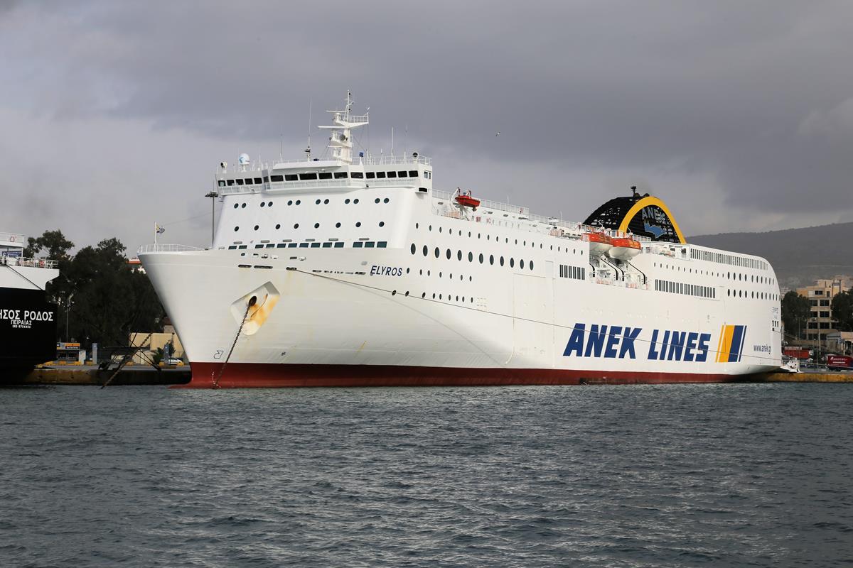 Die RoRo Passagier Fähre Elyros von Anek Lines lag am 4.3.2020 im Hafen von Rhodos.