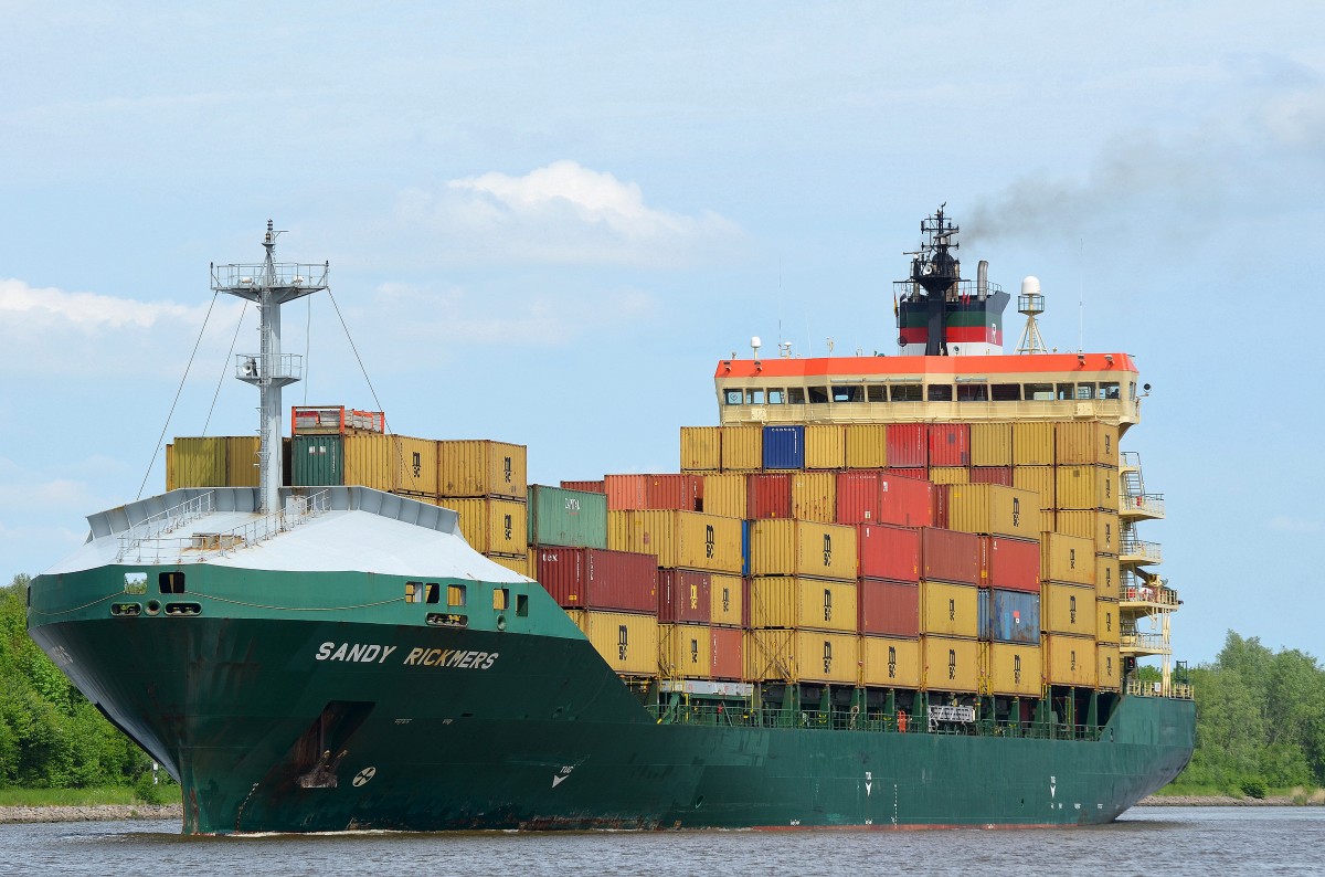 Die Sandy Rickmers IMO-Nummer:9220079 Flagge:Marshallinseln Länge:159.0m Breite:25.0m Baujahr:2002 Bauwerft:Hanjin Heavy Industries & Construction,Ulsan Südkorea aufgenommen am 18.05.14 im Nord-Ostsee-Kanal bei Fischerhütte.