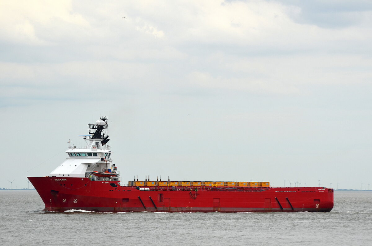 Die SAR ODIN IMO-Nummer:9249635 Flagge:Norwegen Länge:84.0m Breite:20.0m Baujahr:2002 aufgenommen vor Cuxhaven am 21.09.23