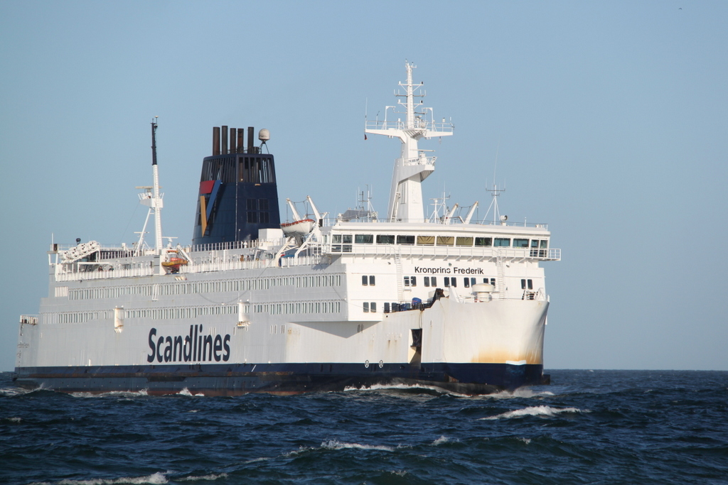 Die Scandlines Fähre Kronprins Frederik auf dem Weg von Gedser nach Rostock-Überseehafen beim Einlaufen in Warnemünde.14.01.2017 