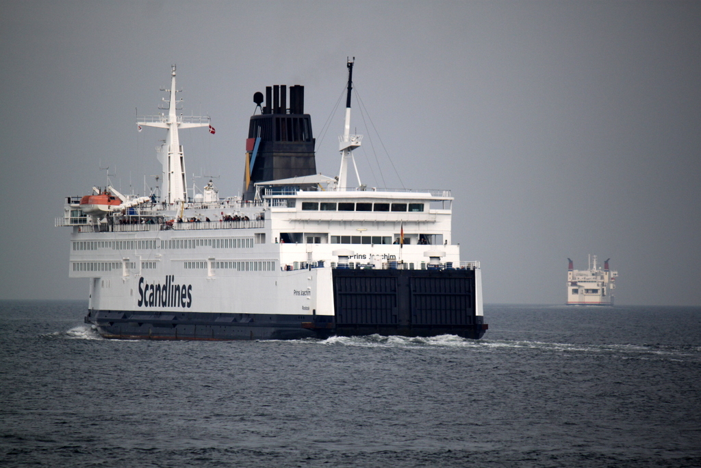 die Scandlines Fhre Prins Joachim war auf den Weg von Rostock nach Gedser und traf auf die Mecklenburg-Vorpommern vor Warnemnde.02.11.2014