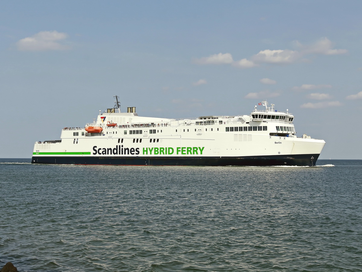 Die Scandlines Hybrid Ferry Berlin auf ihrem Seeweg nach Rostock-Überseehafen am 29. August 2018 in Warnemünde.