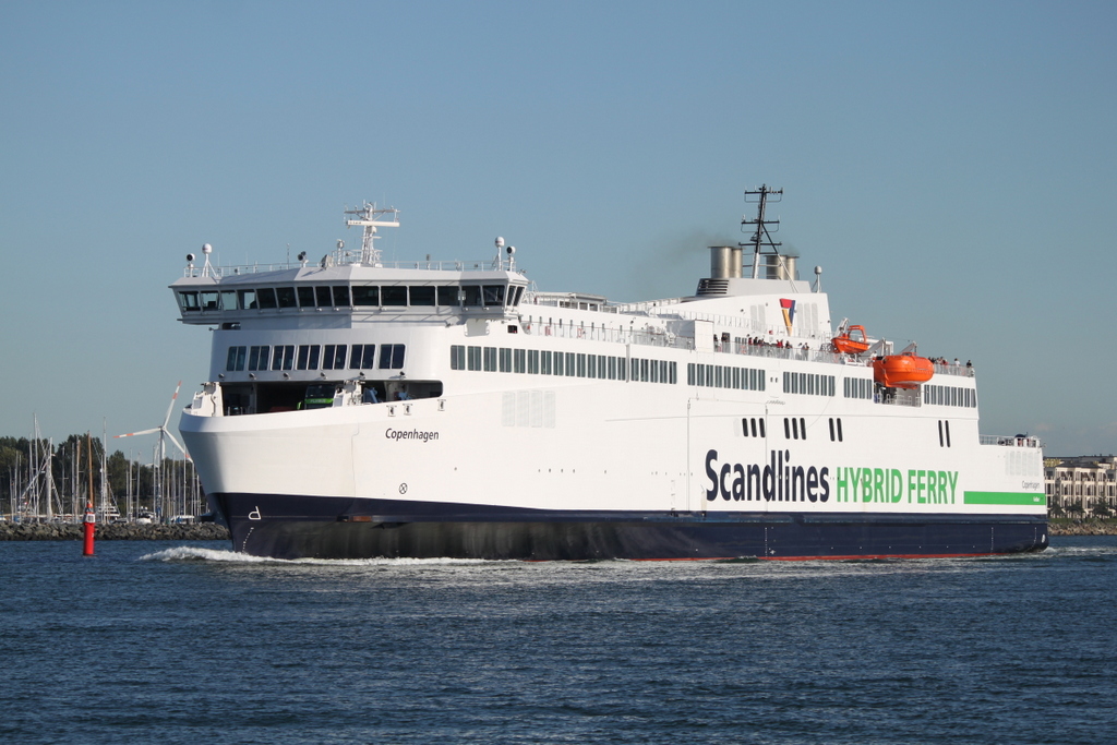 die Scandlines Hybrid Ferry Copenhagen auf ihrem Weg von Rostock-Überseehafen nach Gedser beim Auslaufen in Warnemünde.23.08.2017