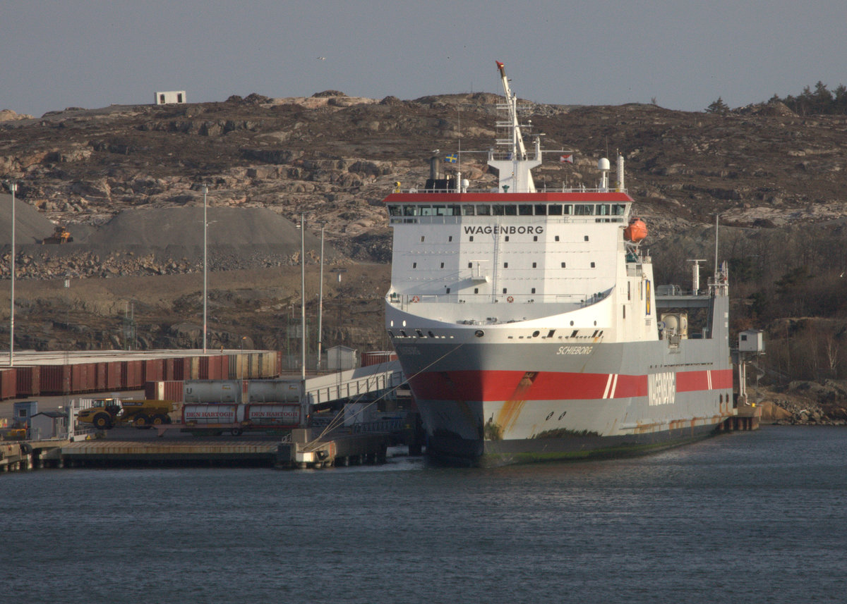 Die Schieborg in Göteborg.13.04.2018 08:41 Uhr, vom Deck der STENA GERMANICA aufgenommen.
