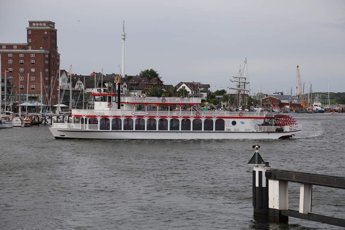 Die SCHLEI PRINCESS, ein einem Mississippi Dampfer nachempfundenes Fahrgastschiff, kam von der Schlei Seite aus am 27.05.2020 nach Kappeln und legte dort am Kai an.