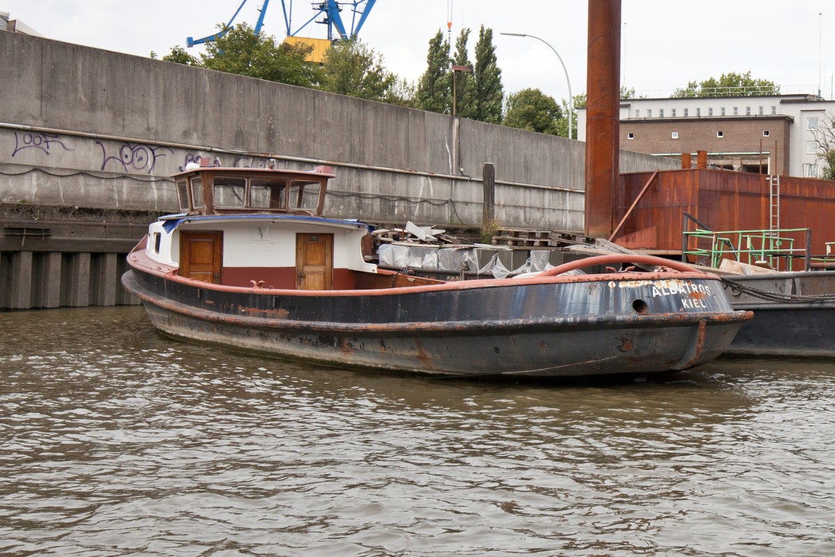 Die Schleppbarkasse  Albatros  im Hamburger Hafen...
Am 29.08.2015...