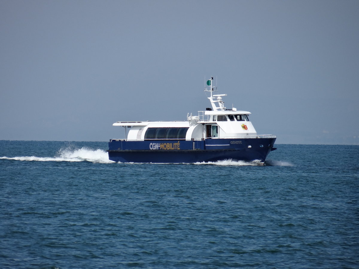 Die Schnellboot   GENEVE  (Baujahr 2007) kommt in Lausanne-Ouchy, 15/06/2018