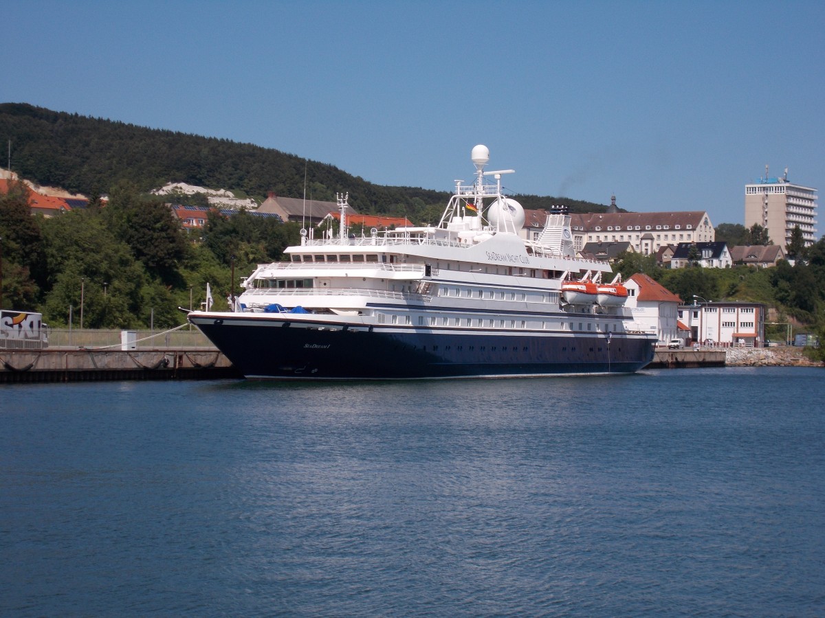 Die SEA DREAM I.lag,am 15.Juli 2014,im Sassnitzer Hafen. 