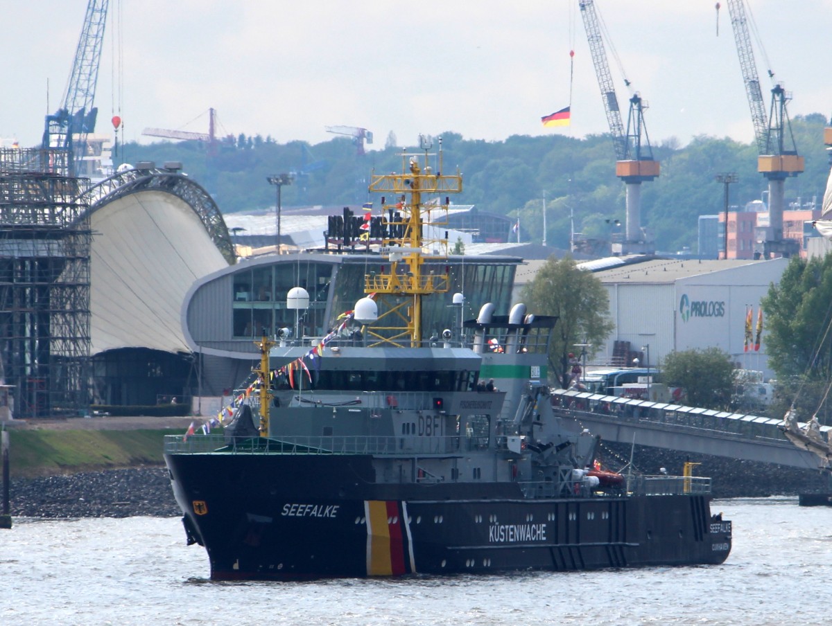 Die Seefalke am 12.05.2013 auf der Elbe vor Hamburg.