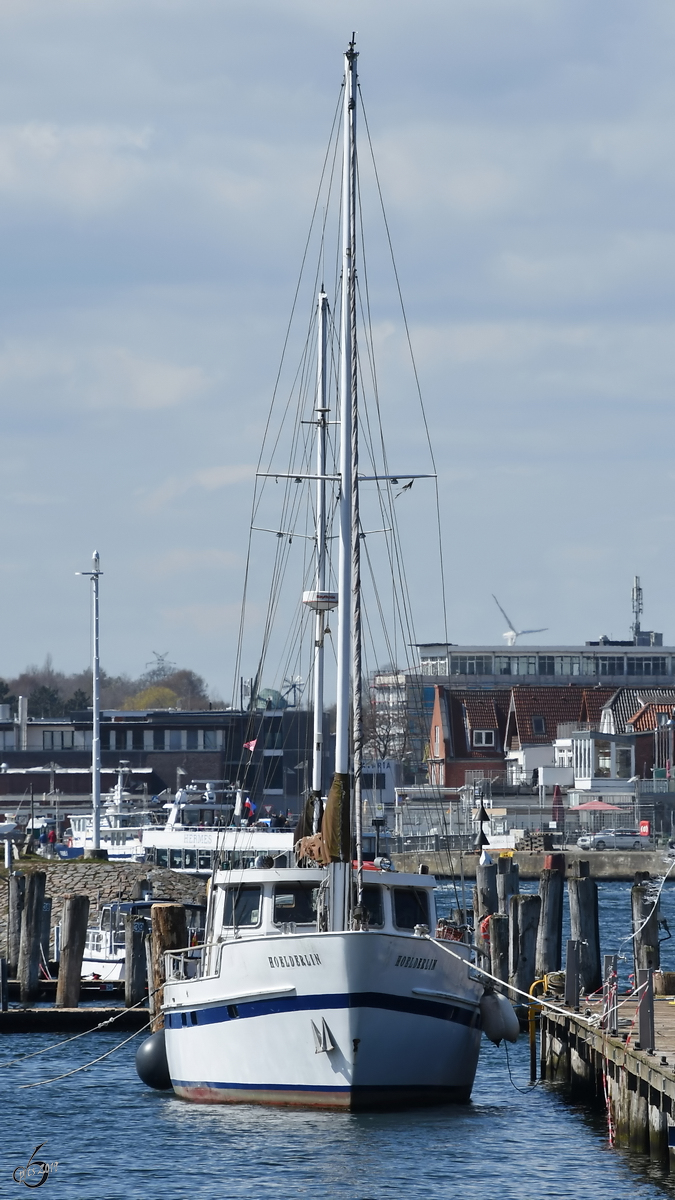 Die Segelyacht  Hoelderlin  Anfang April 2019 in Travemünde.