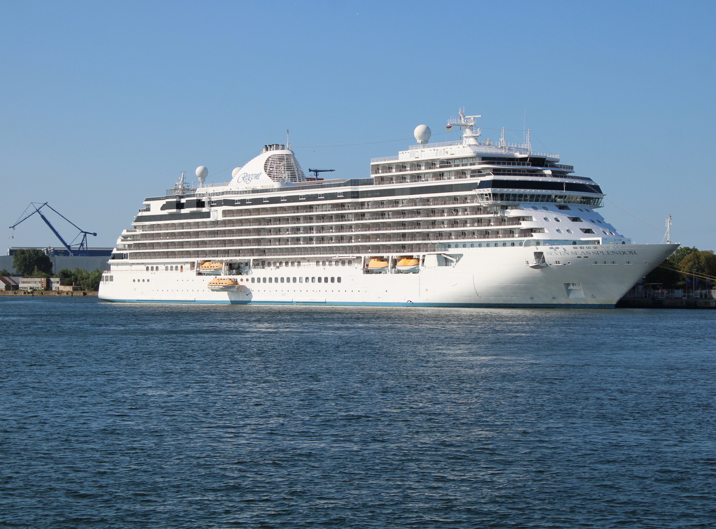 Die Seven Seas Splendor lag auf ihr 8 tägigen Ostseetour ab Stockholm bis Oslo im Hafen von Warnemünde.16.07.2023