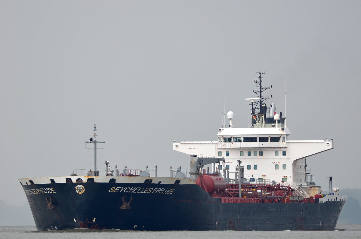 Die SEYCHELLES PRELUDE IMO-Nummer:9365623 Flagge:Seychellen Länge:188.0m Breite:32.0m Baujahr:2007 Bauwerft:Lindenau Werft,Kiel Deutschland am 02.07.20 beim einlaufen nach Hamburg vom Fähranleger Teufelsbrück aufgenommen.