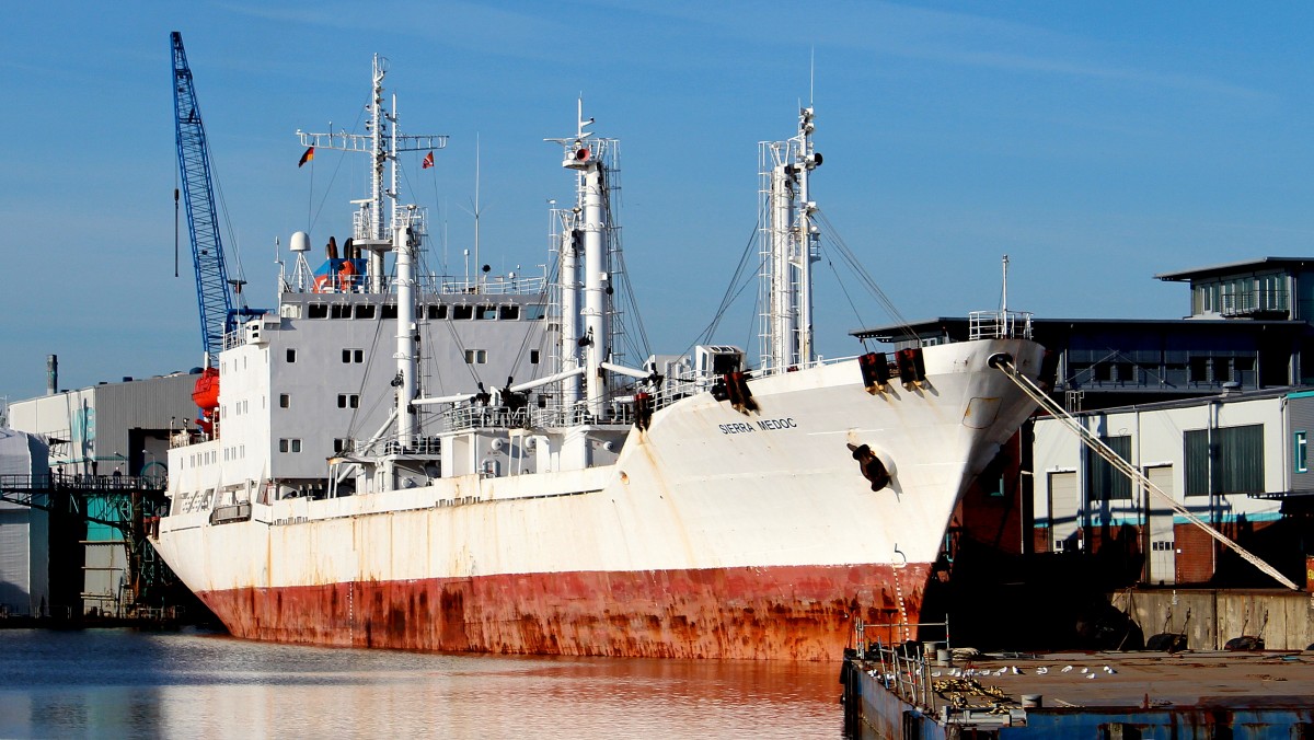 Die Sierra Medoc am 04.03.2013 im Hafen von Cuxhaven.